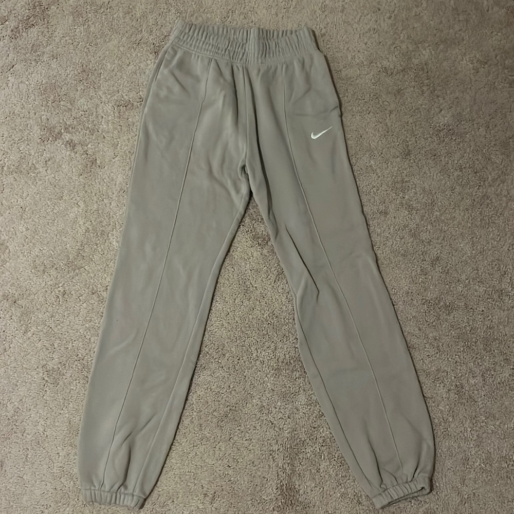 Nike beige sweatpants